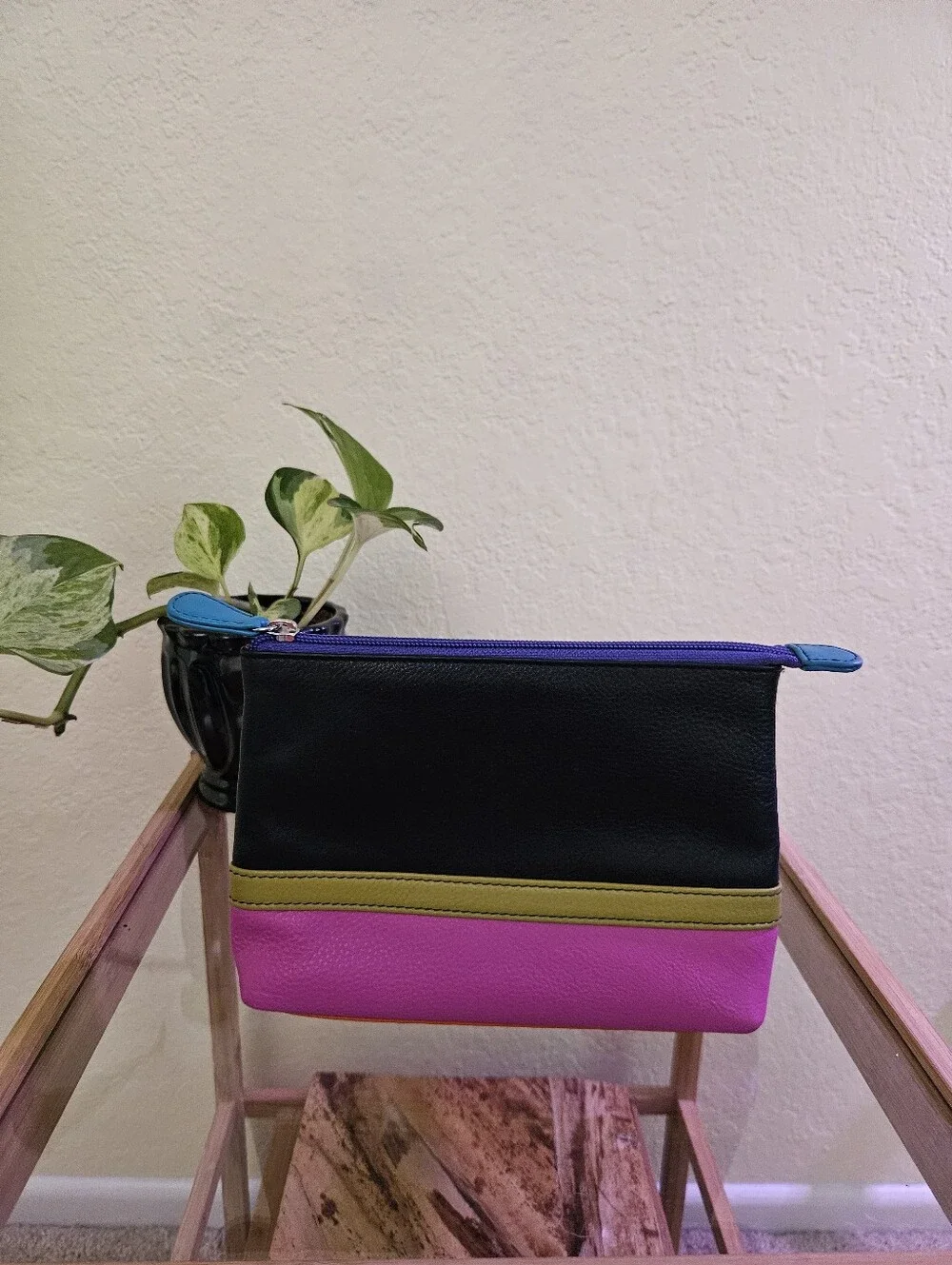 Ili New York Pink, black and Olive leather accessory bag